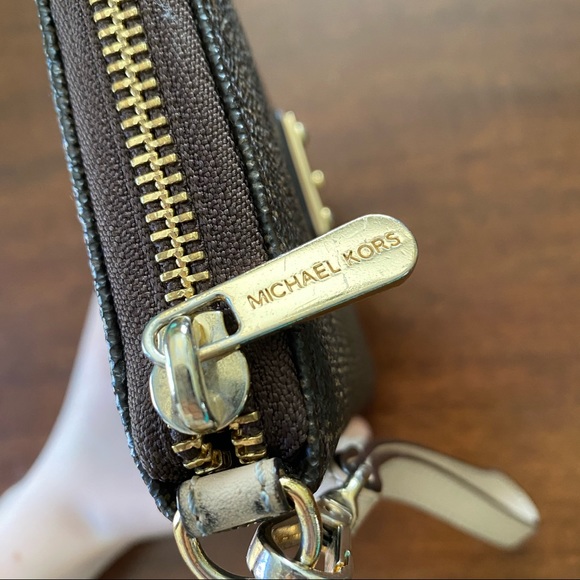 Michael Kors Jet Set Wallet - Picture 5 of 8